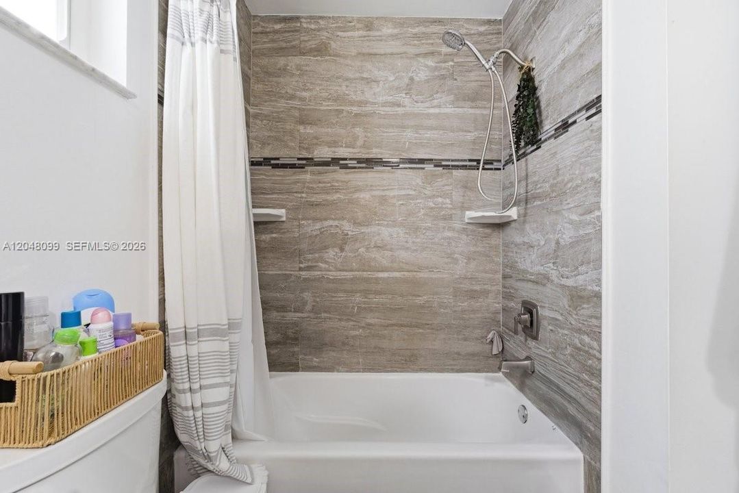 For Rent: $4,350 (4 beds, 2 baths, 1820 Square Feet)