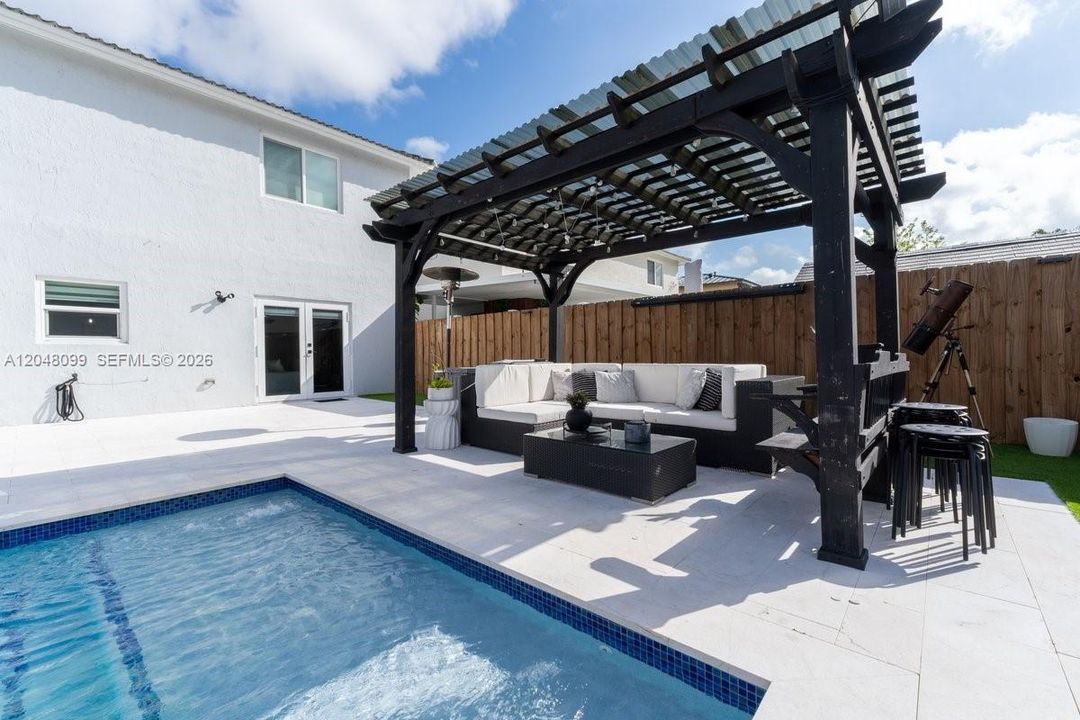 For Rent: $4,350 (4 beds, 2 baths, 1820 Square Feet)