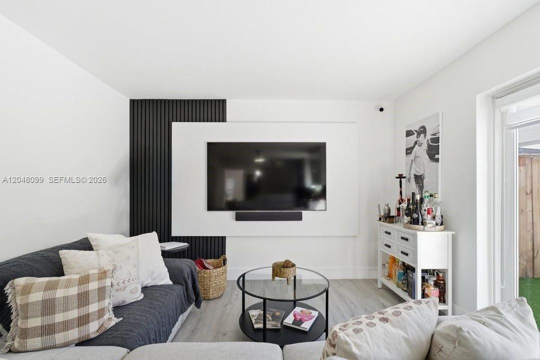 For Rent: $4,350 (4 beds, 2 baths, 1820 Square Feet)