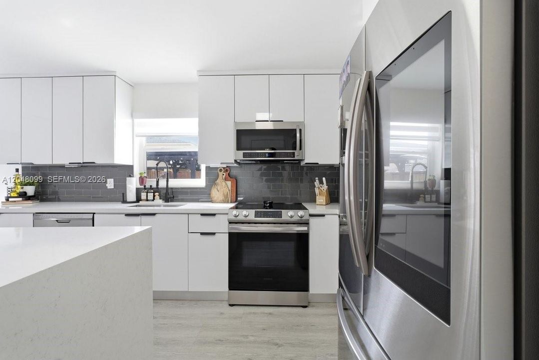For Rent: $4,350 (4 beds, 2 baths, 1820 Square Feet)