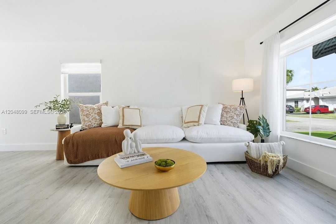 For Rent: $4,350 (4 beds, 2 baths, 1820 Square Feet)