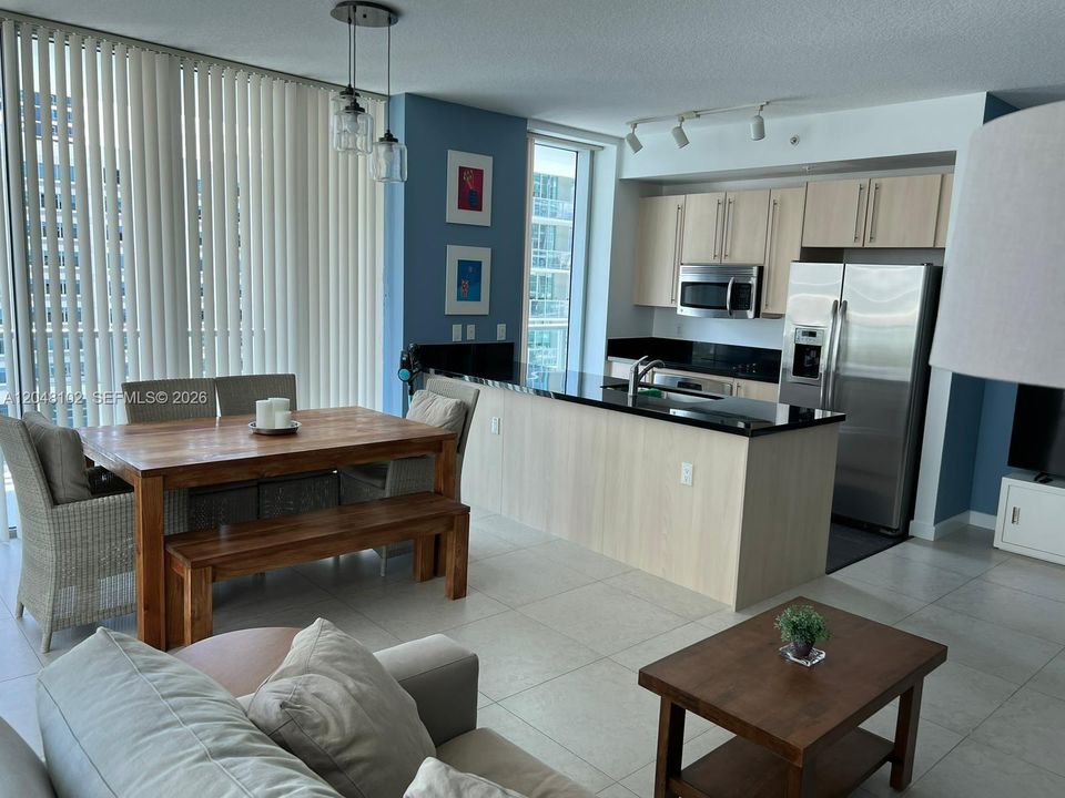 В аренду: $4,150 (2 спален, 2 ванн, 1107 Квадратных фут)