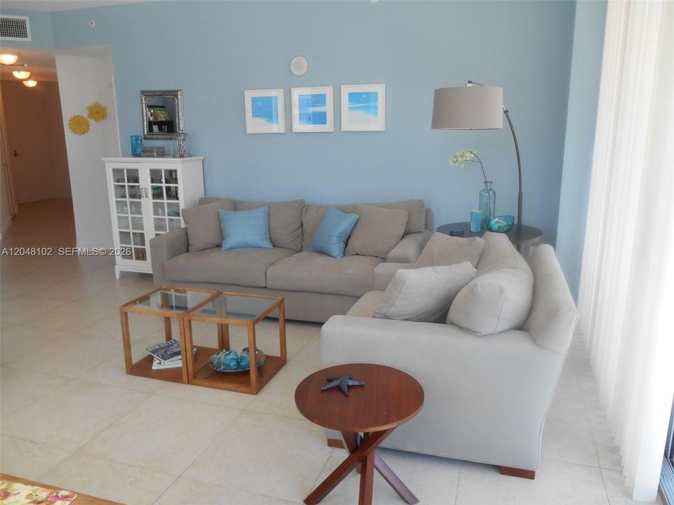 В аренду: $4,150 (2 спален, 2 ванн, 1107 Квадратных фут)