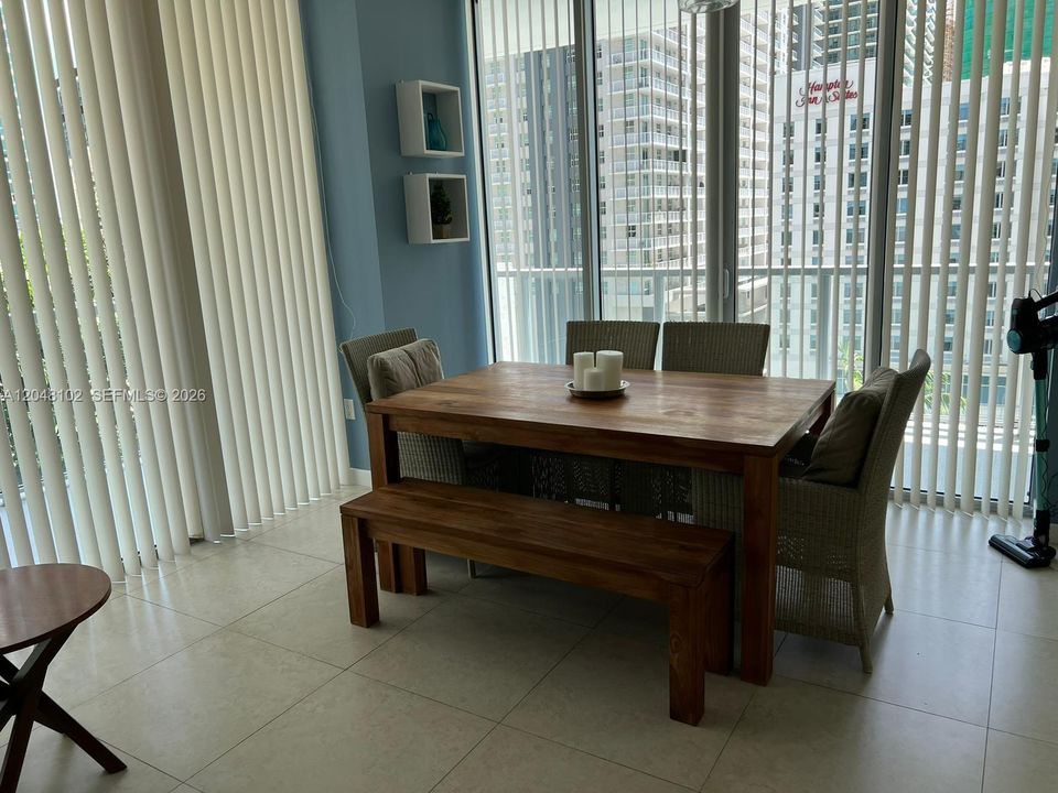 В аренду: $4,150 (2 спален, 2 ванн, 1107 Квадратных фут)