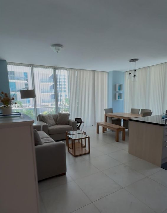 В аренду: $4,150 (2 спален, 2 ванн, 1107 Квадратных фут)