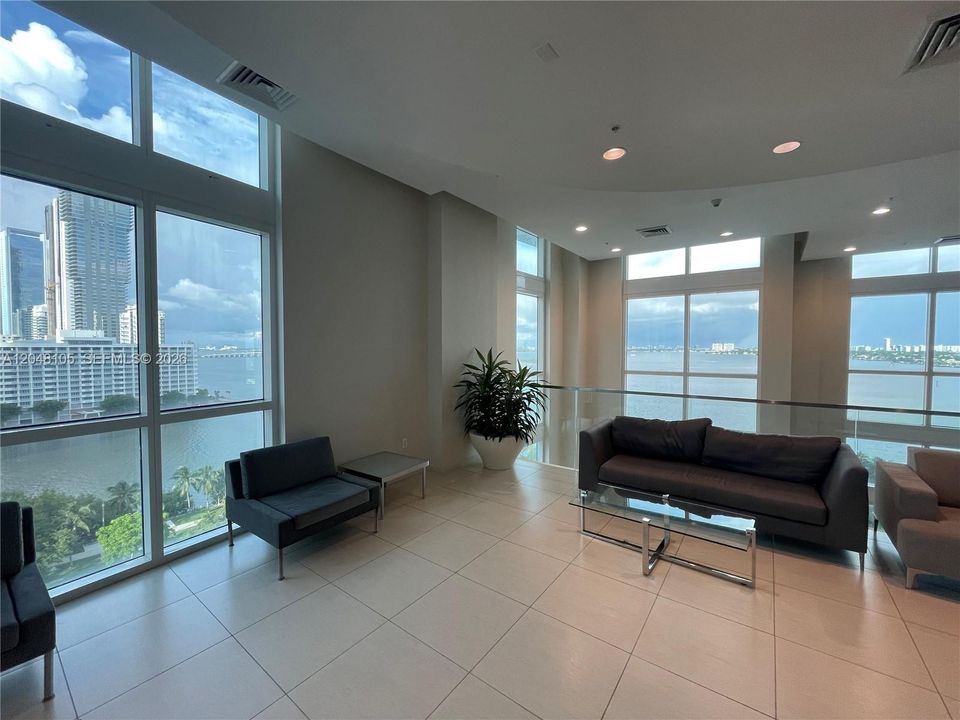 For Rent: $5,250 (2 beds, 2 baths, 1380 Square Feet)