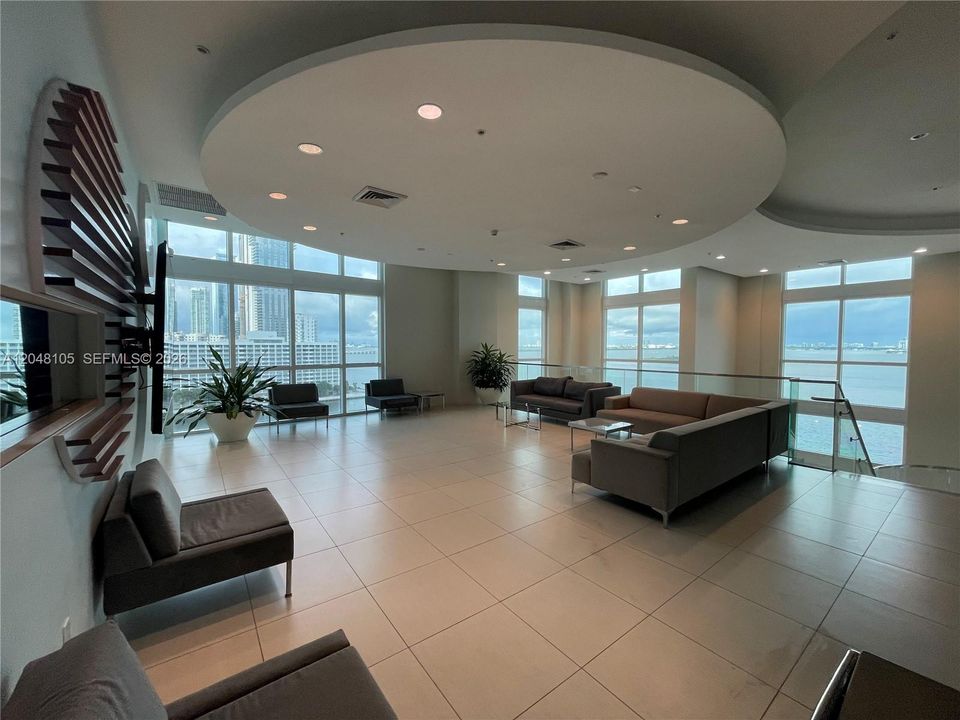 For Rent: $5,250 (2 beds, 2 baths, 1380 Square Feet)