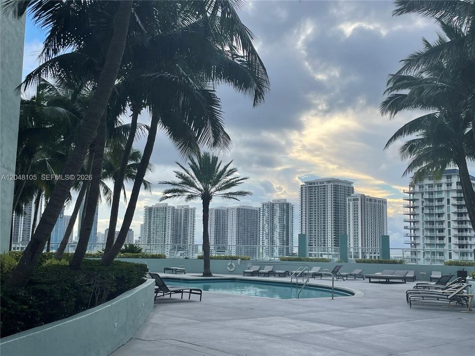 For Rent: $5,250 (2 beds, 2 baths, 1380 Square Feet)