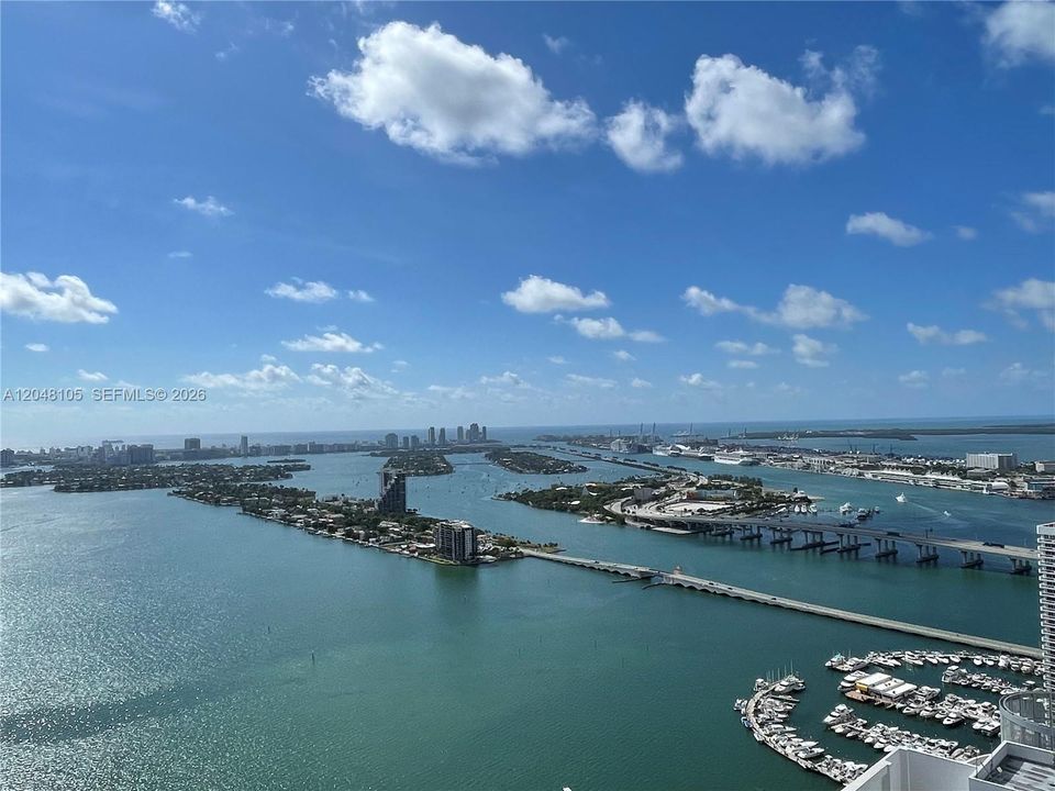 For Rent: $5,250 (2 beds, 2 baths, 1380 Square Feet)
