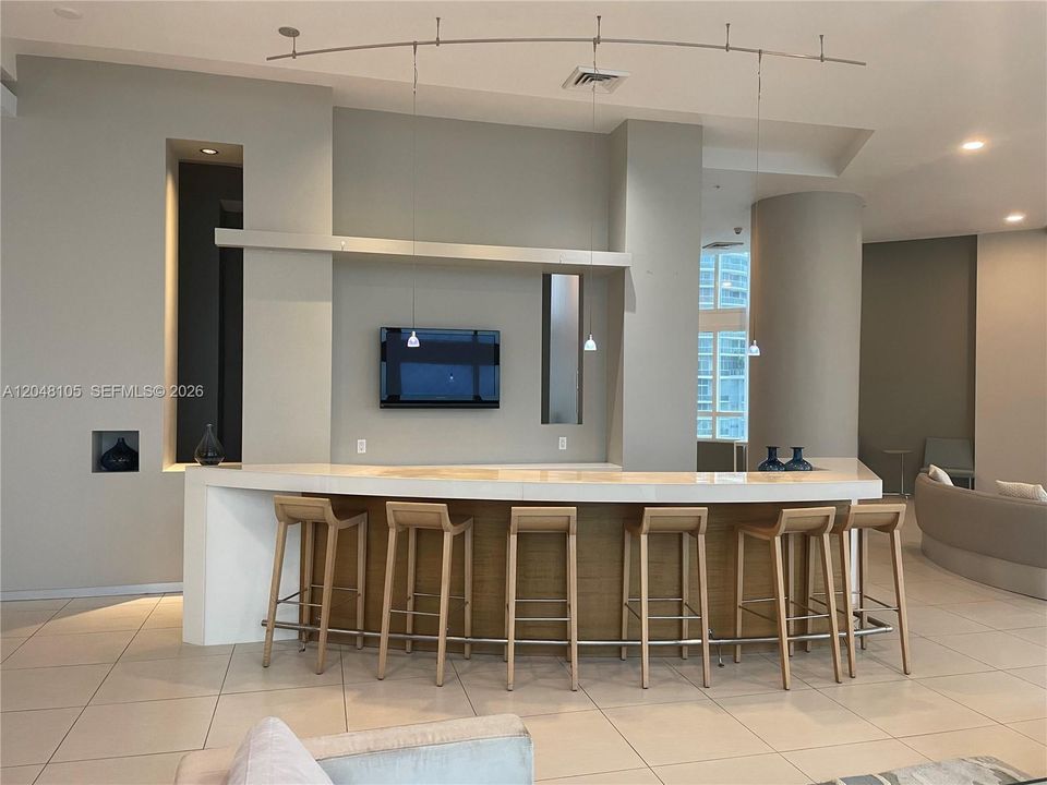 For Rent: $5,250 (2 beds, 2 baths, 1380 Square Feet)