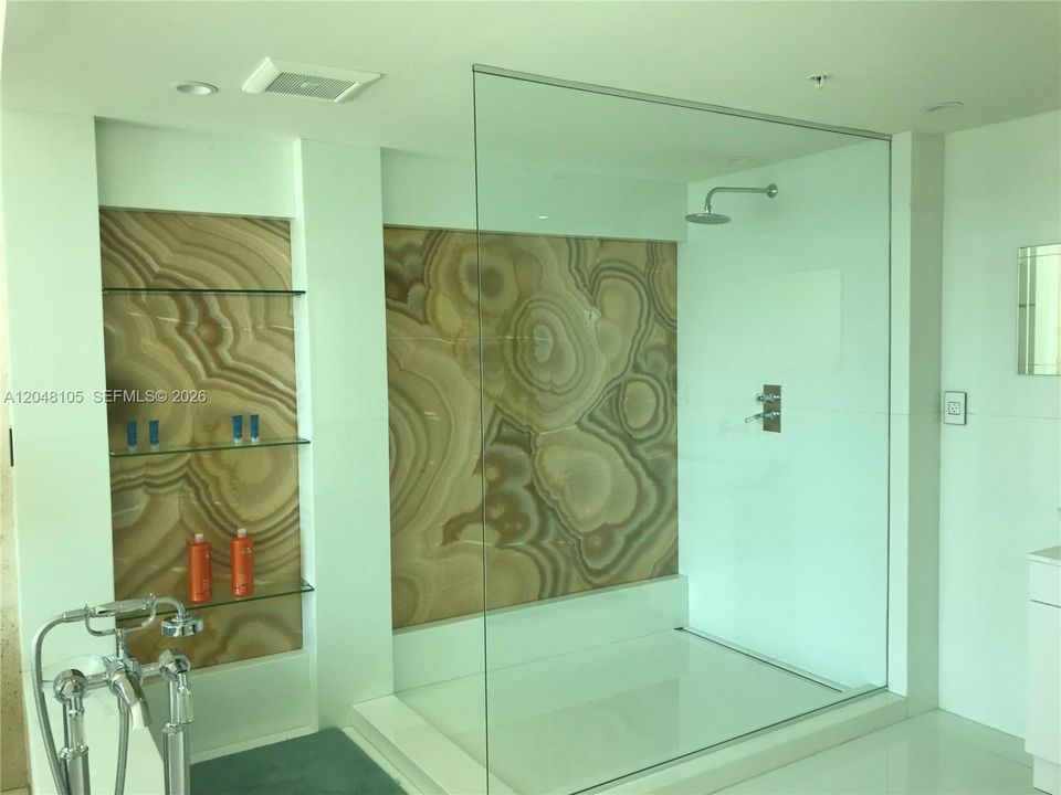 For Rent: $5,250 (2 beds, 2 baths, 1380 Square Feet)