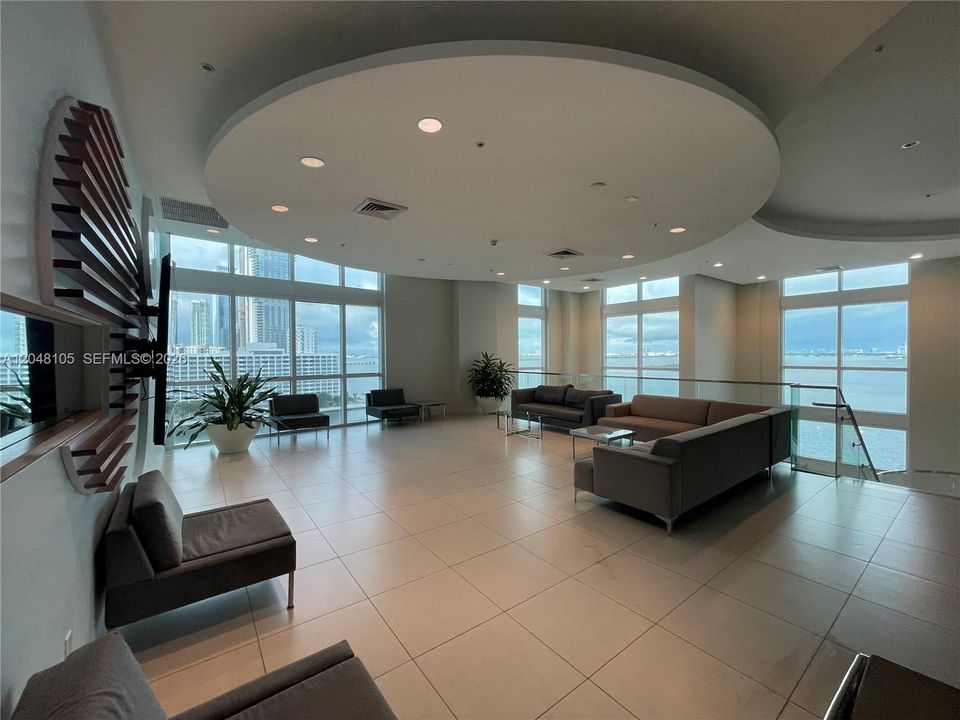 For Rent: $5,250 (2 beds, 2 baths, 1380 Square Feet)