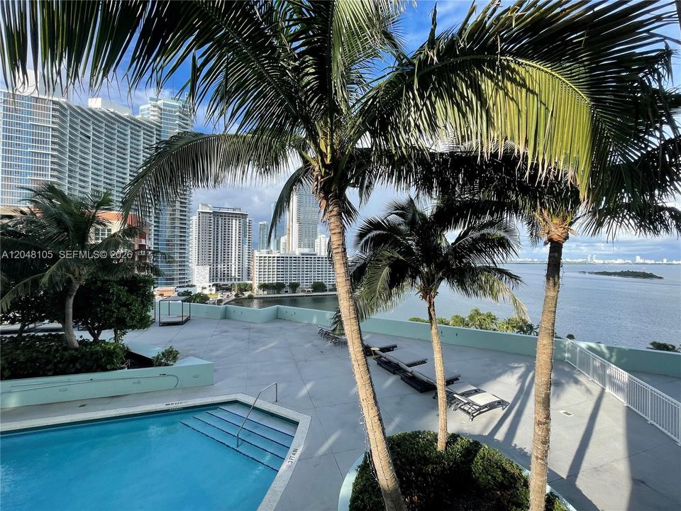 For Rent: $5,250 (2 beds, 2 baths, 1380 Square Feet)