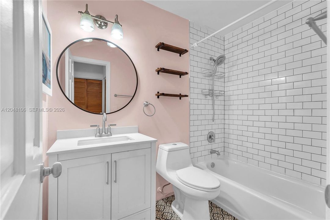 For Rent: $2,400 (2 beds, 2 baths, 1040 Square Feet)