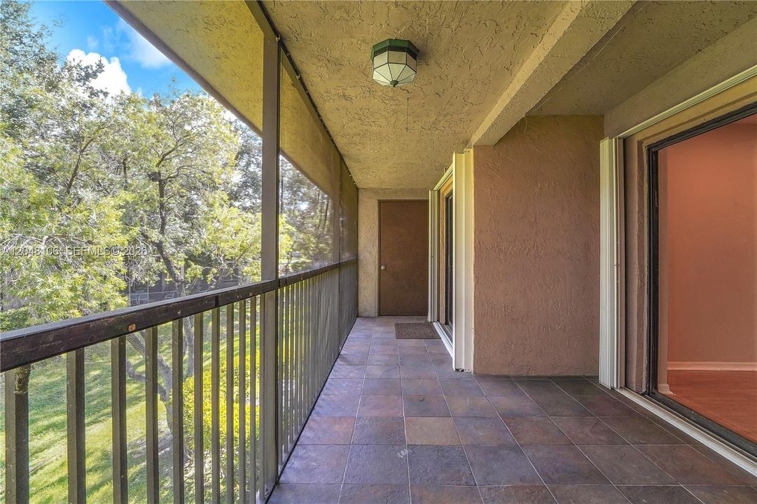 For Rent: $2,400 (2 beds, 2 baths, 1040 Square Feet)