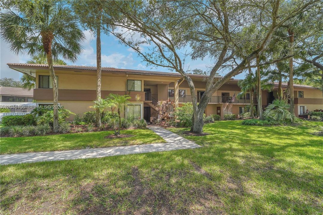 For Rent: $2,400 (2 beds, 2 baths, 1040 Square Feet)