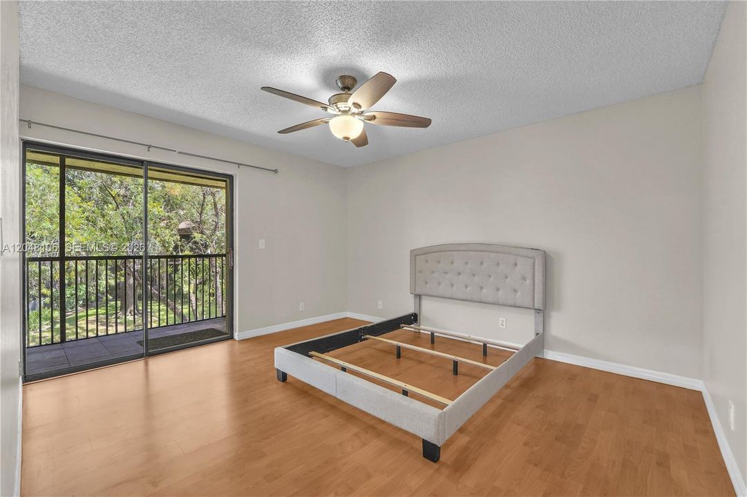For Rent: $2,400 (2 beds, 2 baths, 1040 Square Feet)
