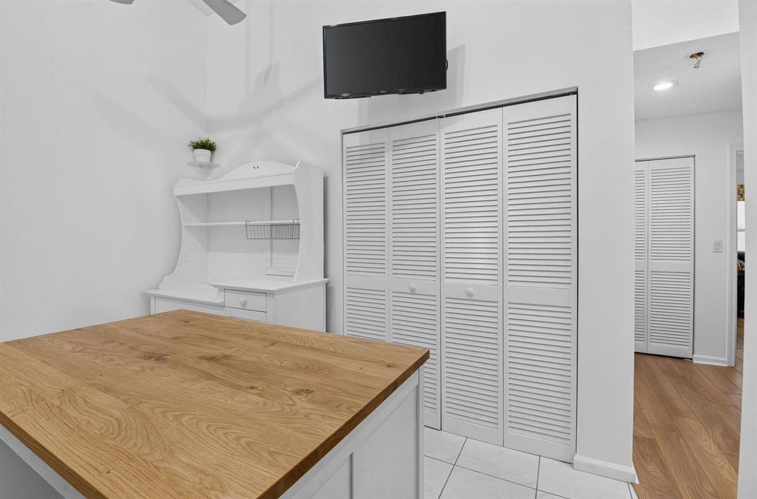 Spacious Kitchen Dining Area