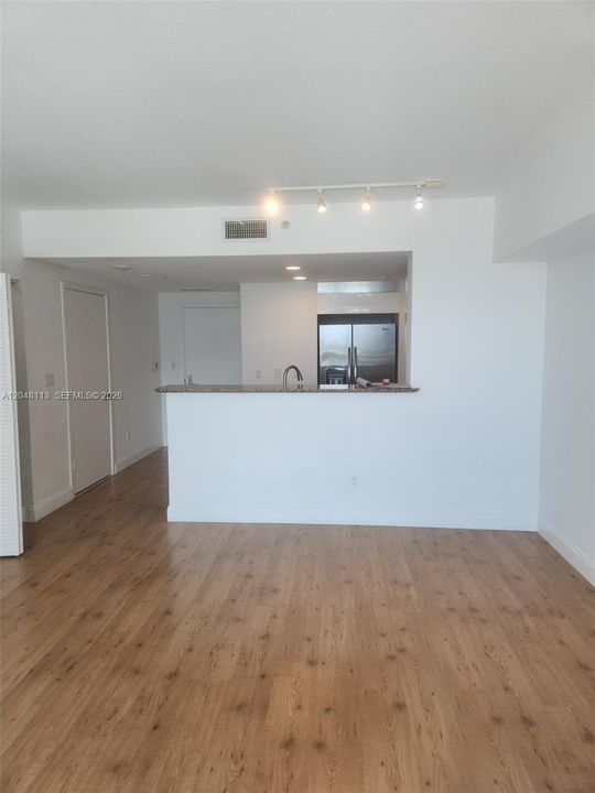 For Rent: $2,200 (0 beds, 1 baths, 507 Square Feet)