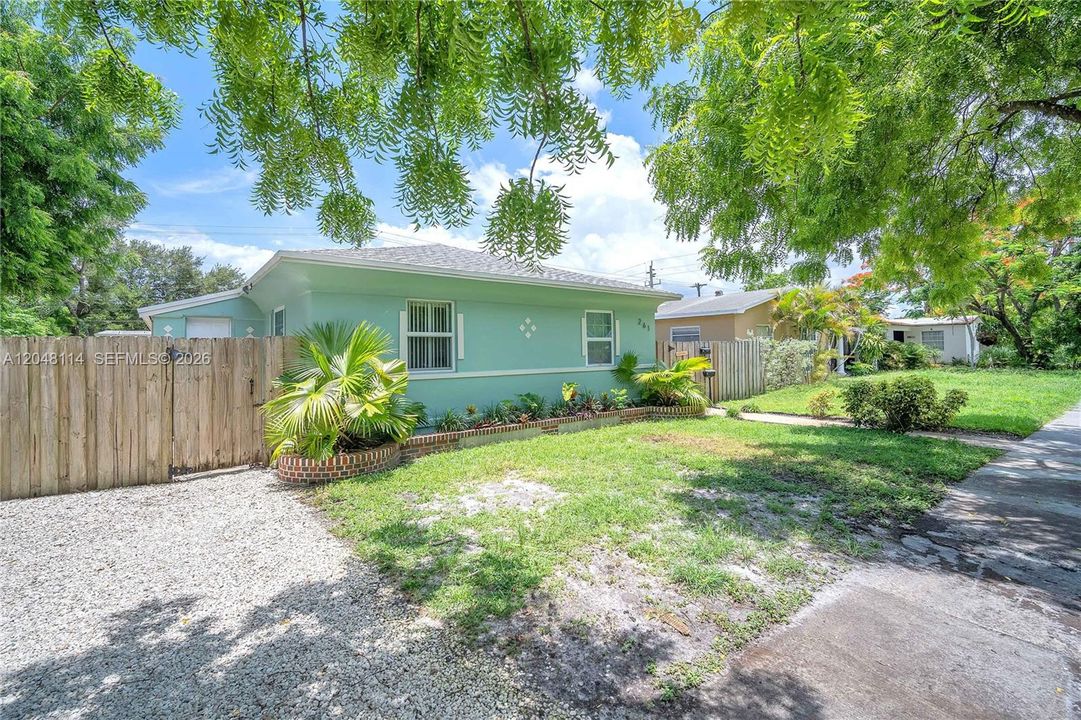 For Rent: $2,200 (2 beds, 1 baths, 2631 Square Feet)
