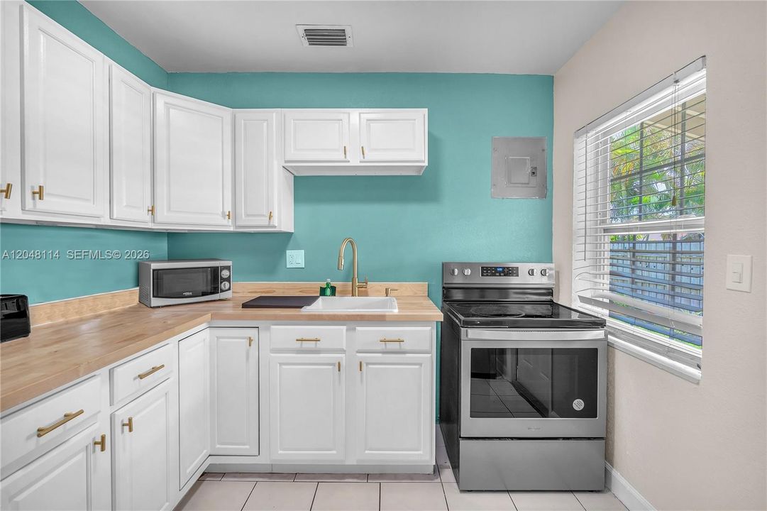For Rent: $2,200 (2 beds, 1 baths, 2631 Square Feet)