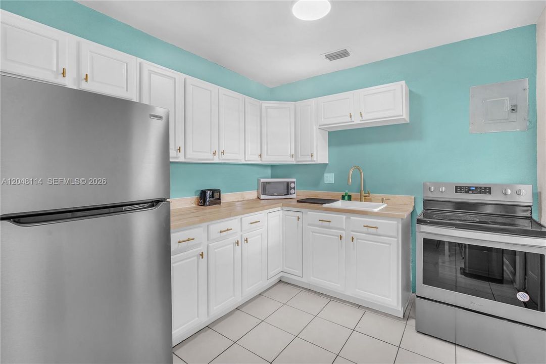 For Rent: $2,200 (2 beds, 1 baths, 2631 Square Feet)