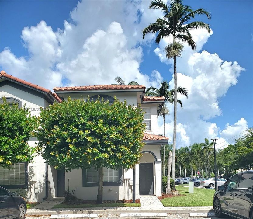 For Rent: $3,200 (3 beds, 2 baths, 1496 Square Feet)