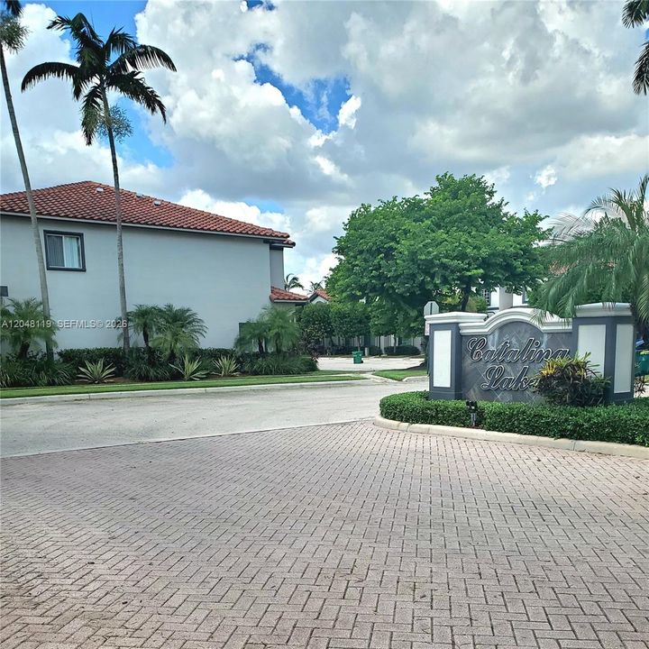 For Rent: $3,200 (3 beds, 2 baths, 1496 Square Feet)