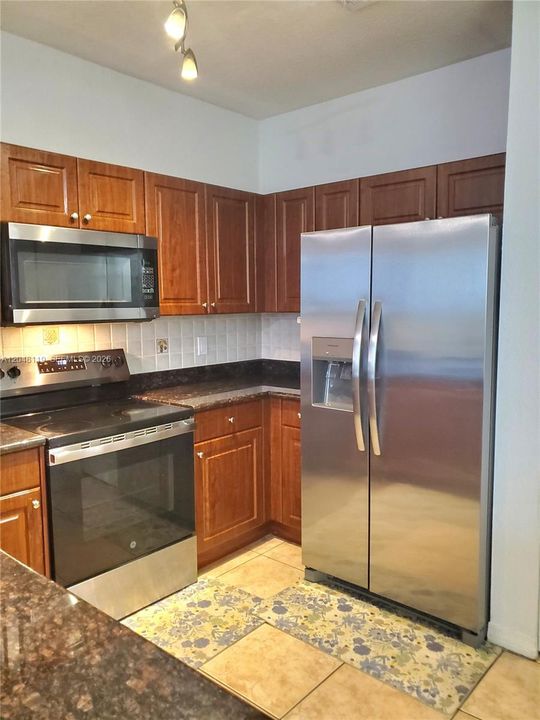 For Rent: $3,200 (3 beds, 2 baths, 1496 Square Feet)