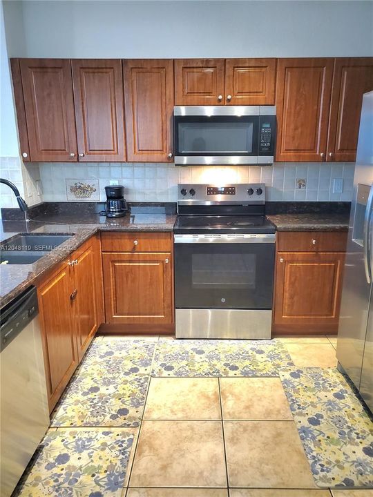 For Rent: $3,200 (3 beds, 2 baths, 1496 Square Feet)