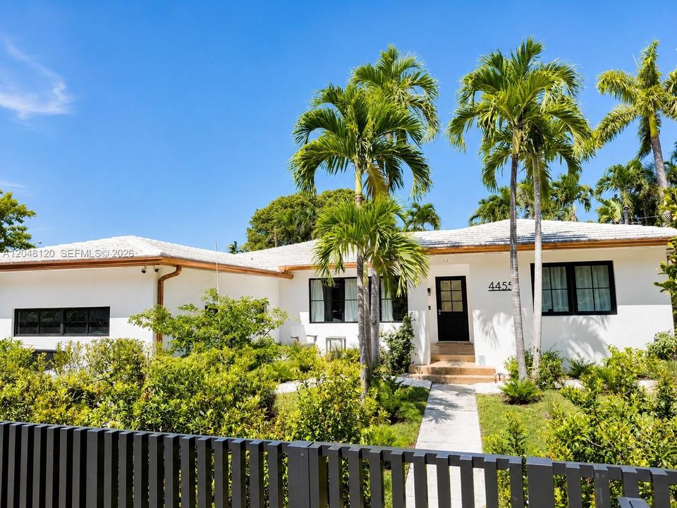 For Sale: $3,989,000 (3 beds, 2 baths, 2417 Square Feet)