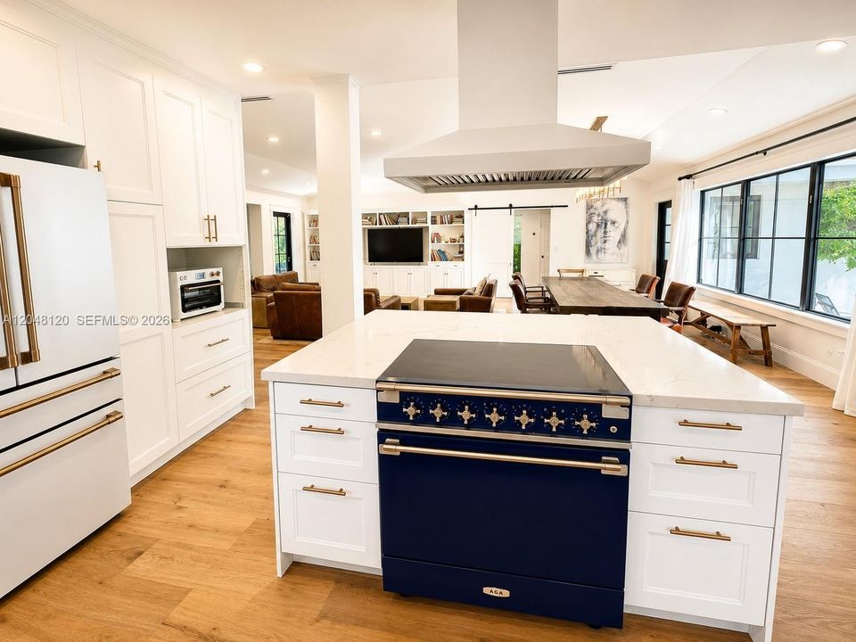 For Sale: $3,989,000 (3 beds, 2 baths, 2417 Square Feet)