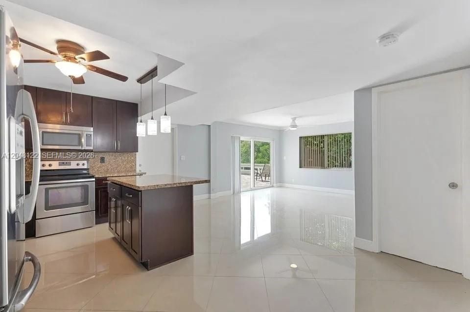 For Rent: $2,950 (3 beds, 3 baths, 1752 Square Feet)