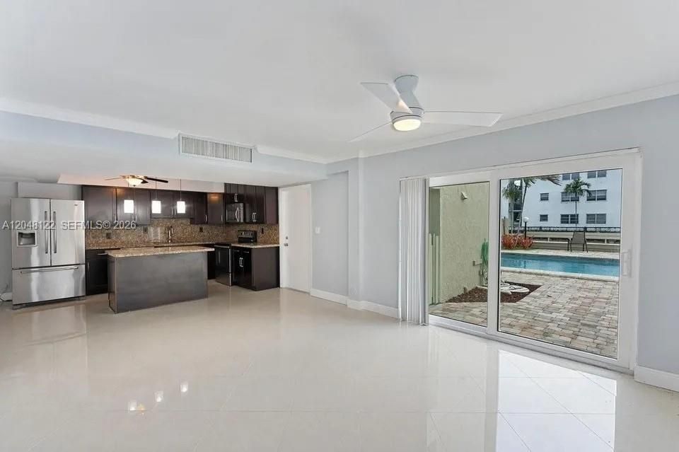 For Rent: $2,950 (3 beds, 3 baths, 1752 Square Feet)