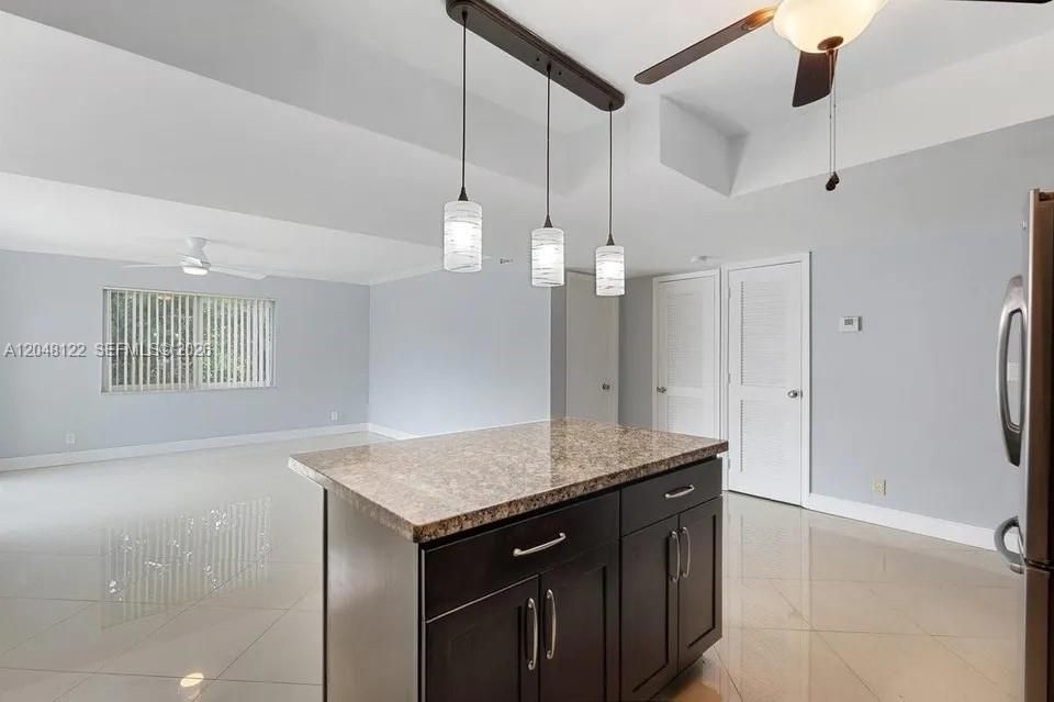 For Rent: $2,950 (3 beds, 3 baths, 1752 Square Feet)