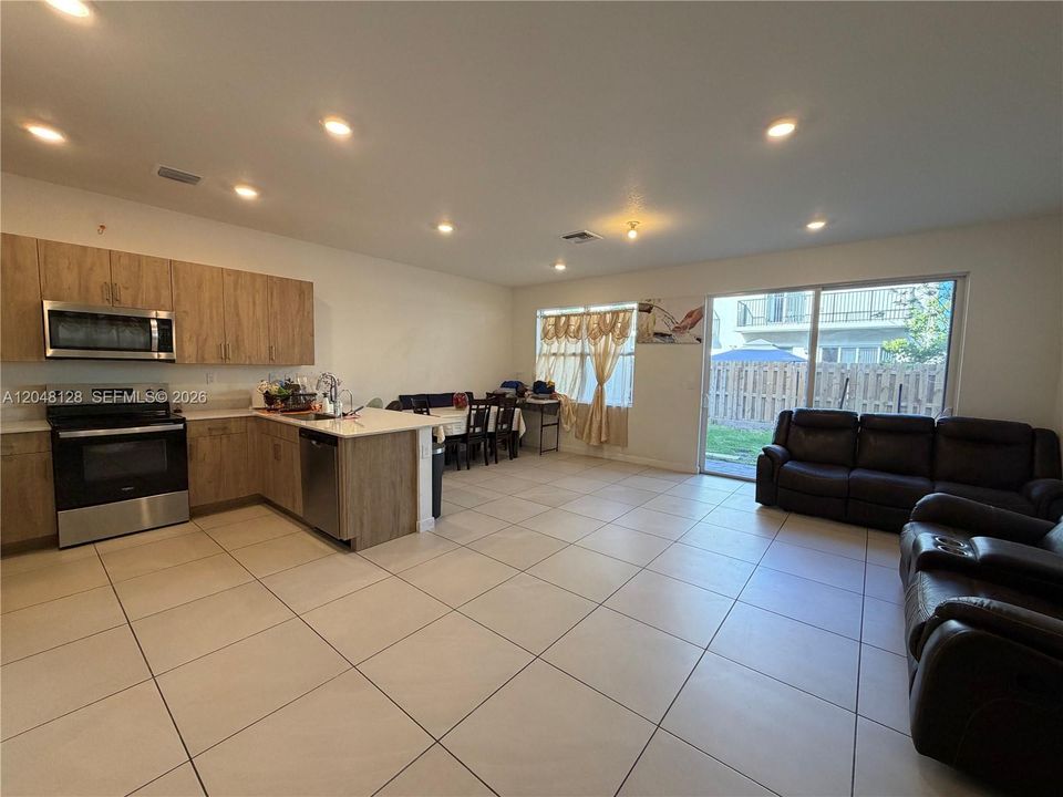For Sale: $549,000 (4 beds, 3 baths, 2002 Square Feet)