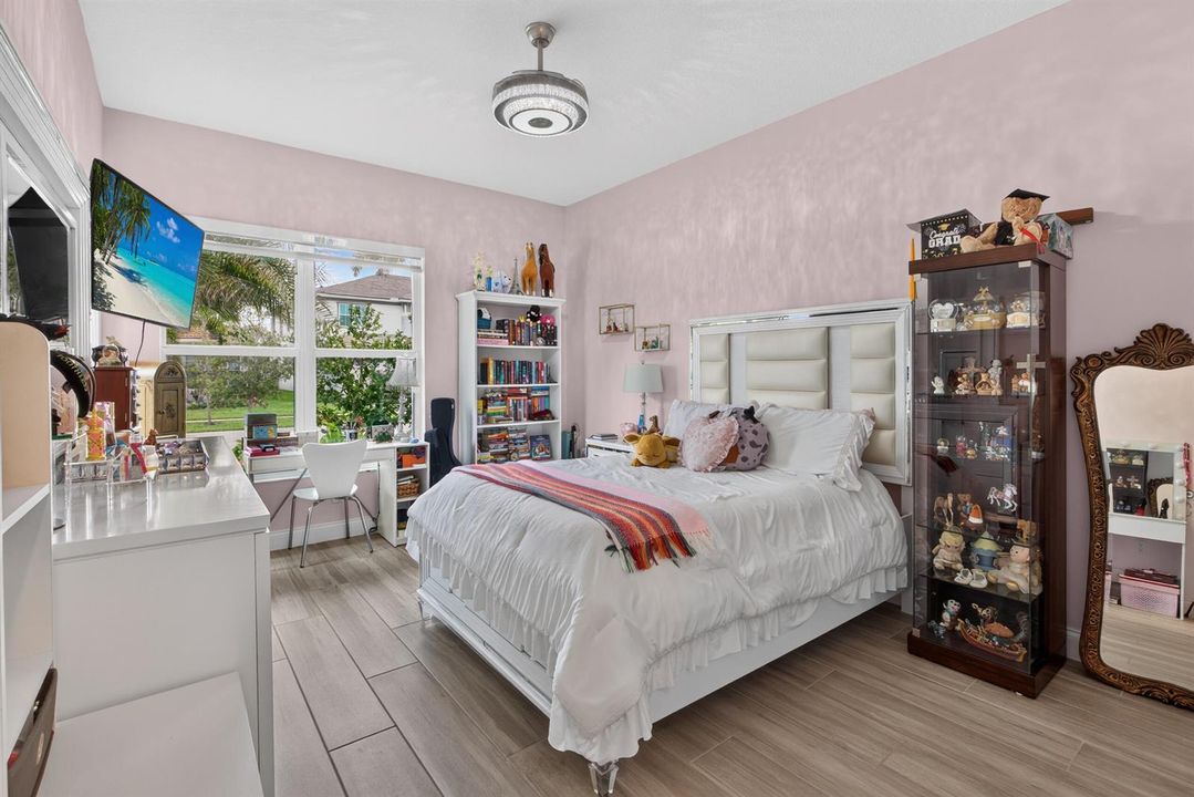4th Bedroom w/Bath