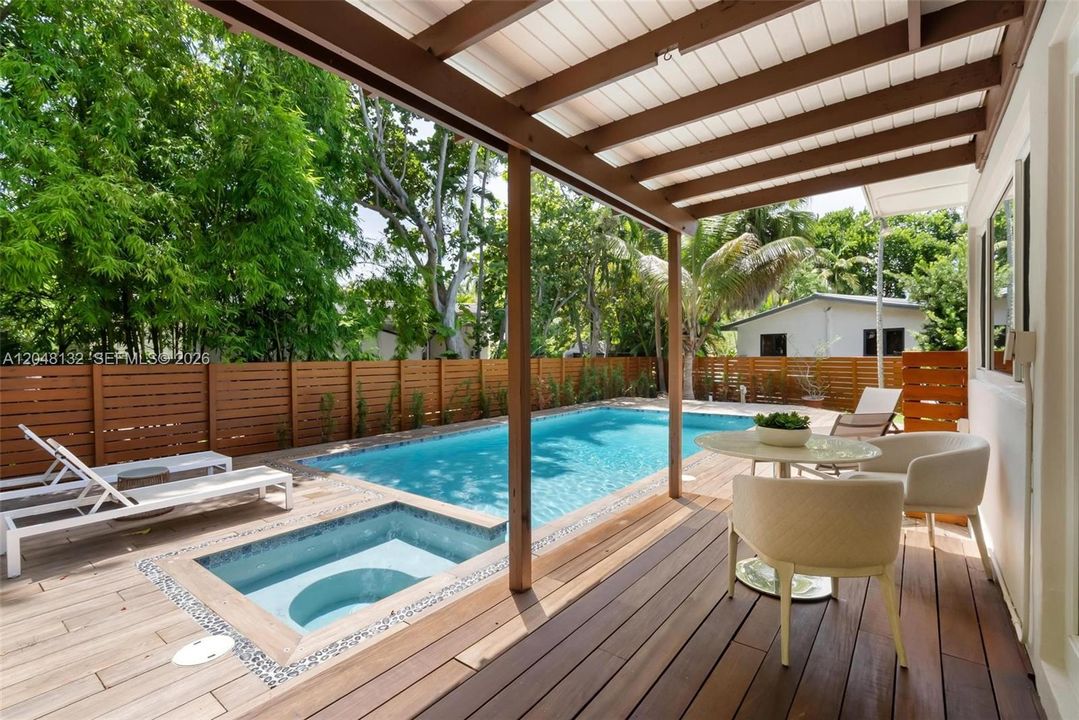 En Venta: $1,450,000 (3 camas, 3 baños, 2354 Pies cuadrados)