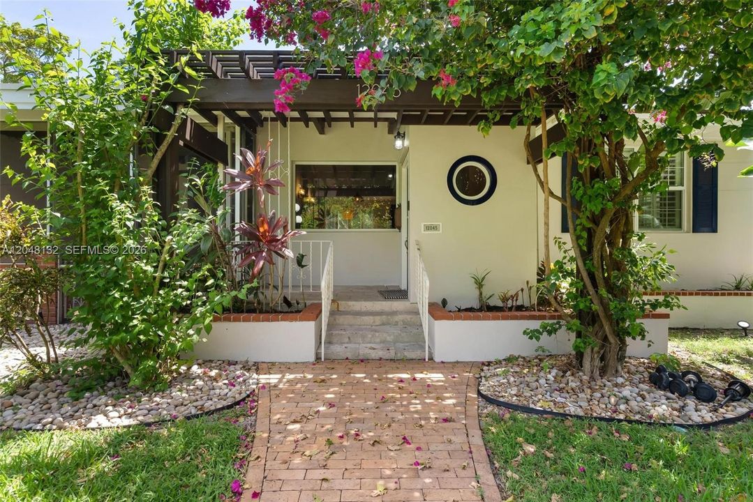 En Venta: $1,450,000 (3 camas, 3 baños, 2354 Pies cuadrados)