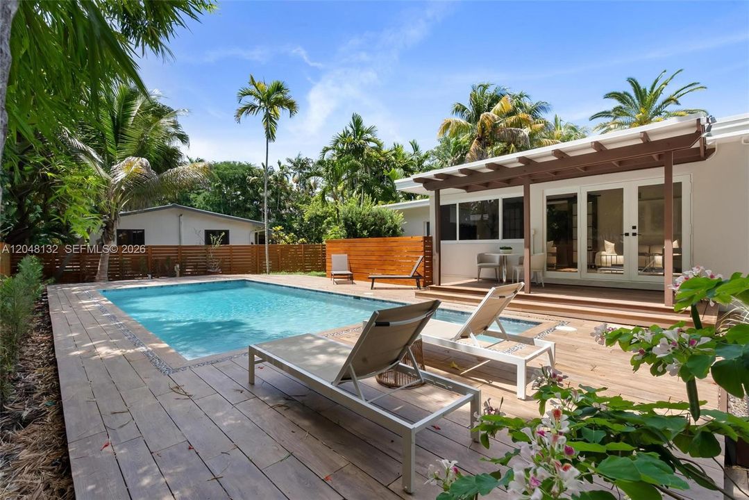 En Venta: $1,450,000 (3 camas, 3 baños, 2354 Pies cuadrados)