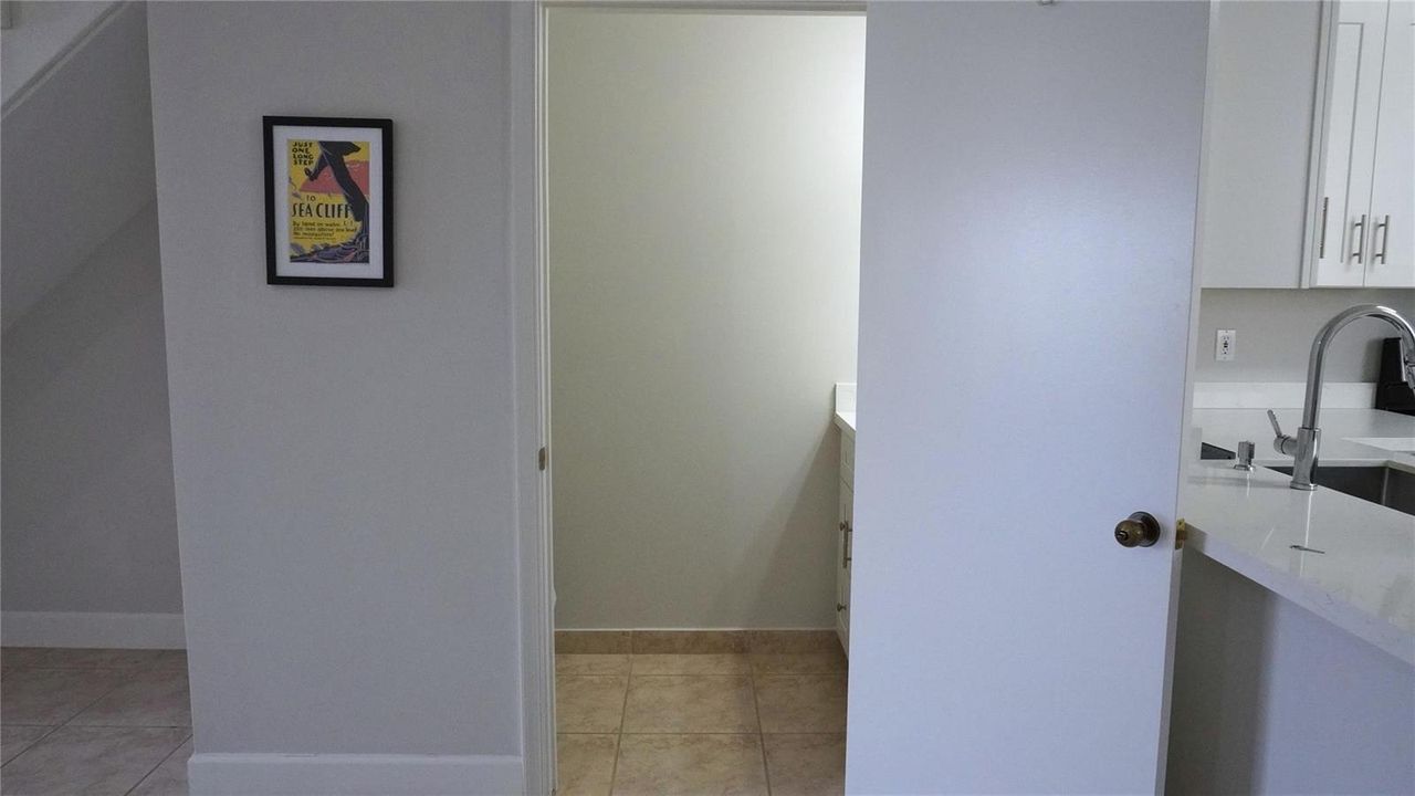 1st floor, bathroom