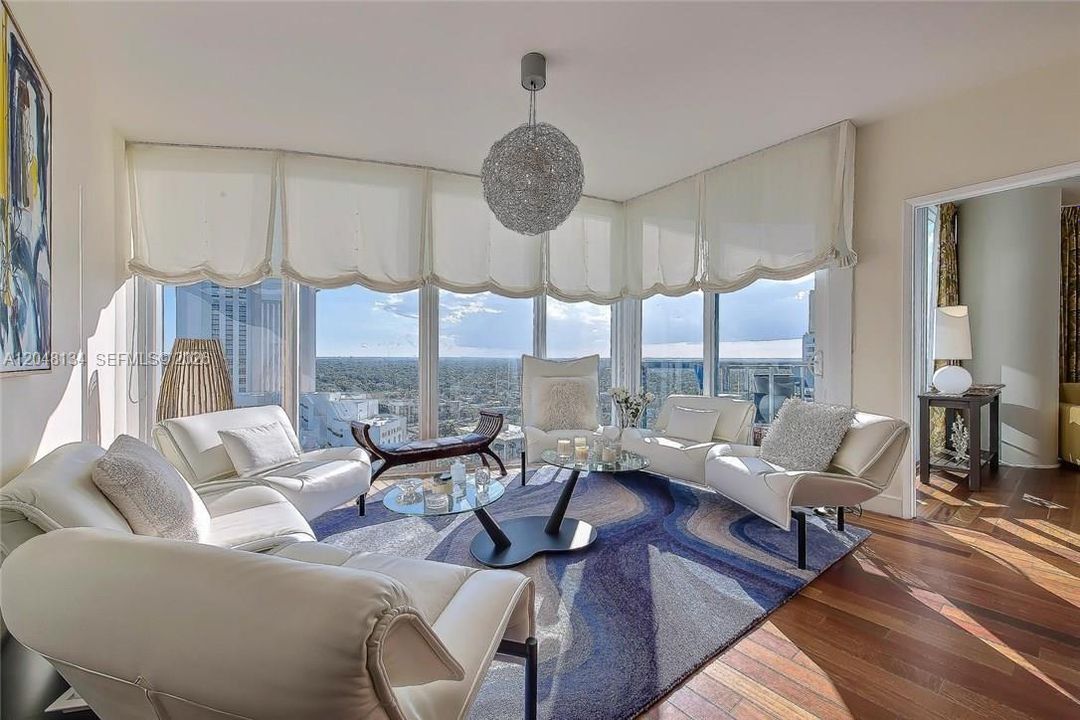 For Rent: $6,500 (2 beds, 2 baths, 1161 Square Feet)
