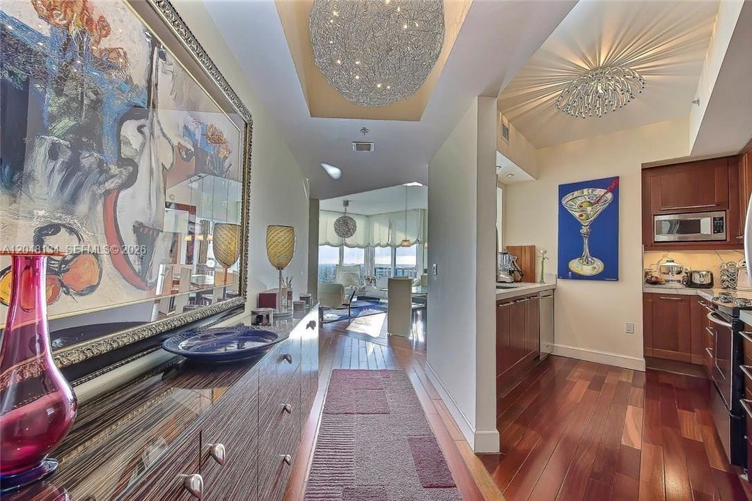 For Rent: $6,500 (2 beds, 2 baths, 1161 Square Feet)