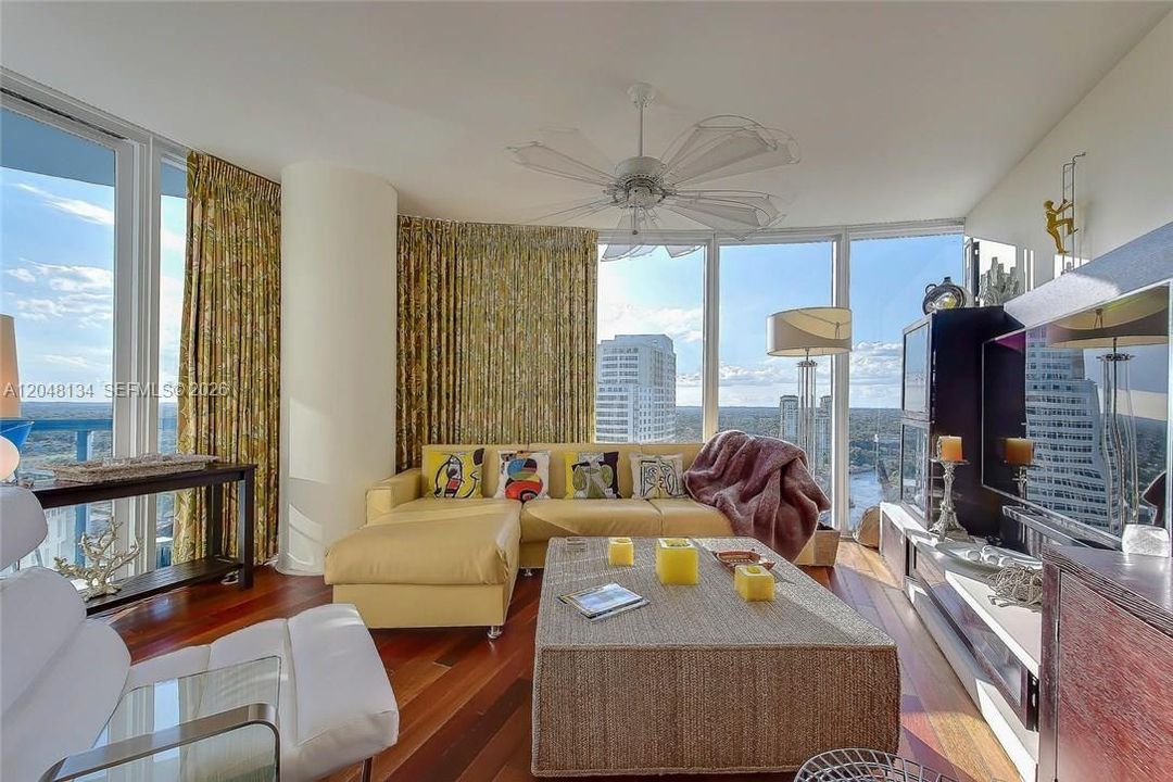 For Rent: $6,500 (2 beds, 2 baths, 1161 Square Feet)