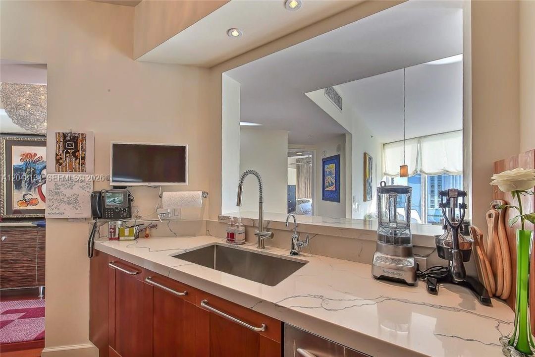 For Rent: $6,500 (2 beds, 2 baths, 1161 Square Feet)
