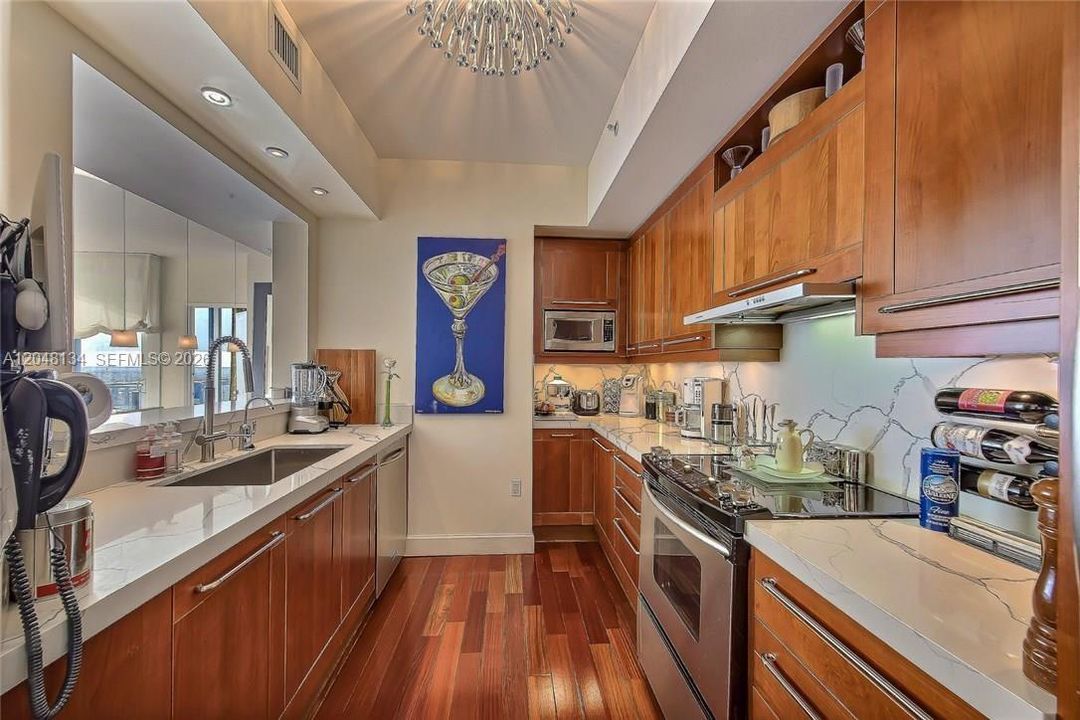 For Rent: $6,500 (2 beds, 2 baths, 1161 Square Feet)