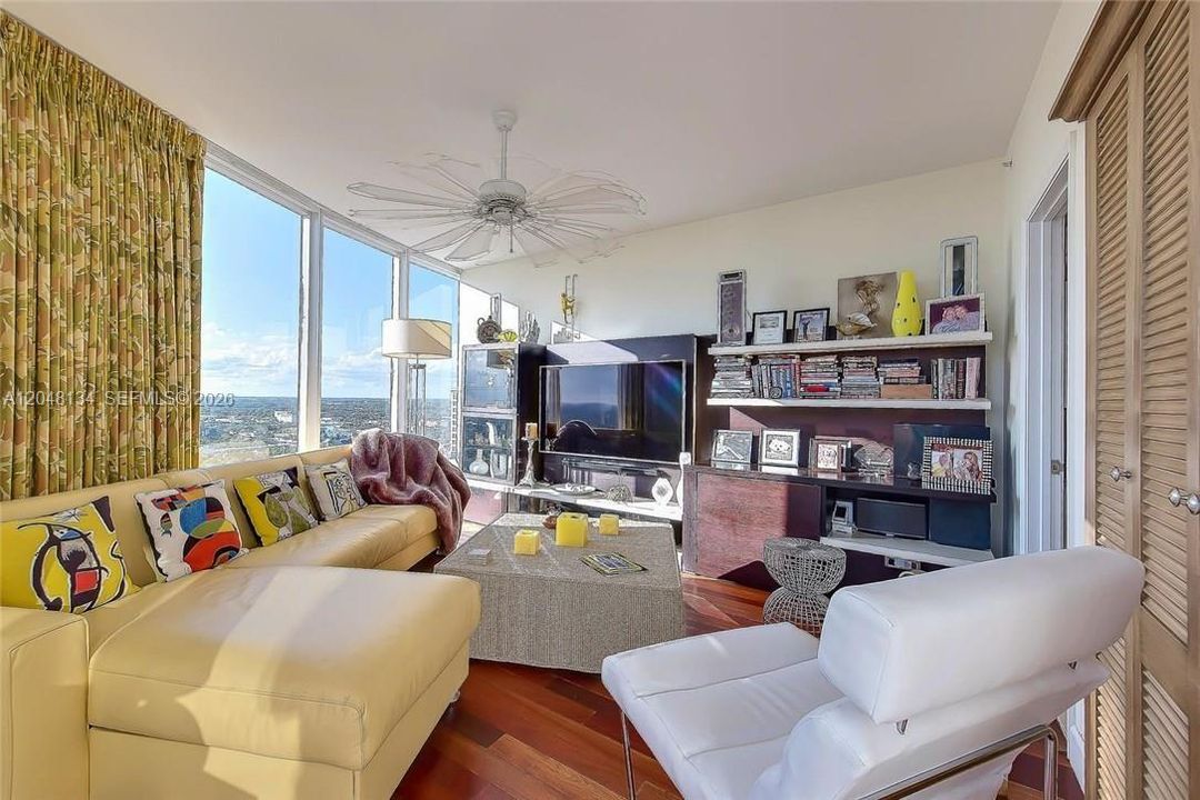 For Rent: $6,500 (2 beds, 2 baths, 1161 Square Feet)