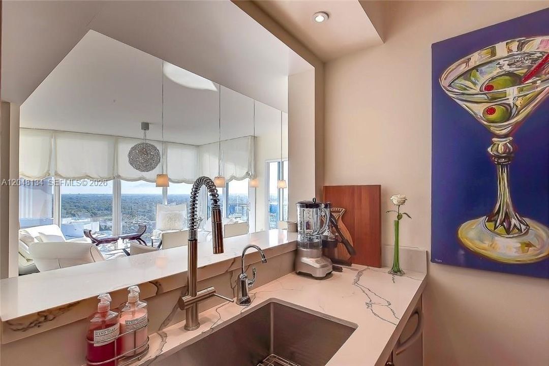 For Rent: $6,500 (2 beds, 2 baths, 1161 Square Feet)