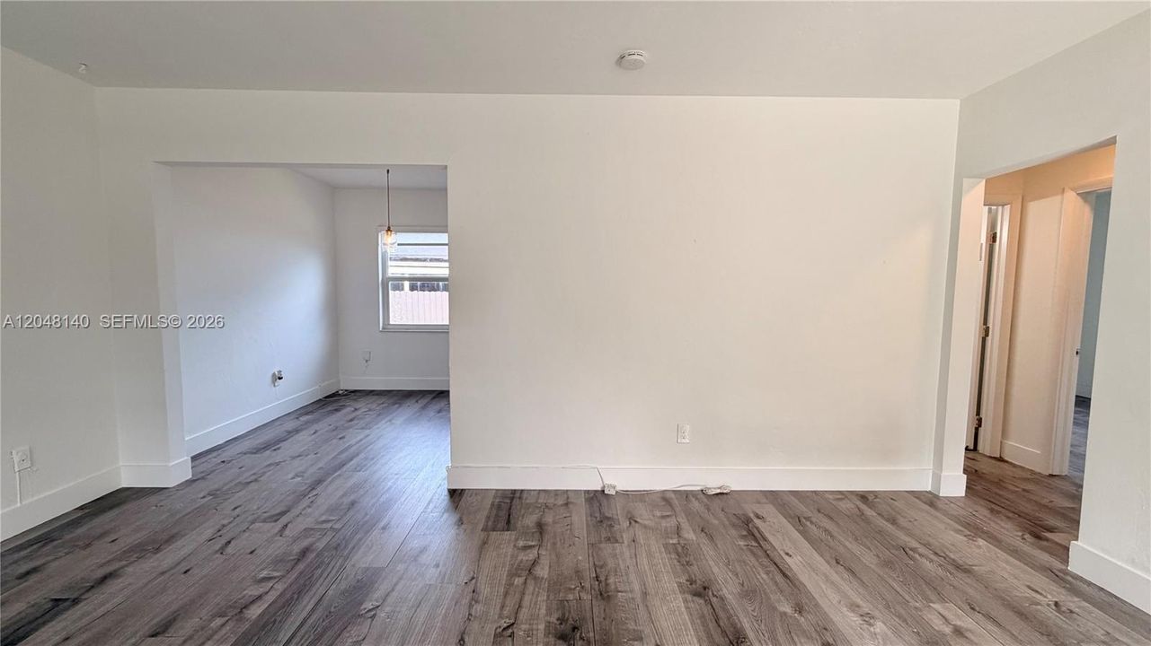 For Rent: $2,200 (2 beds, 1 baths, 794 Square Feet)