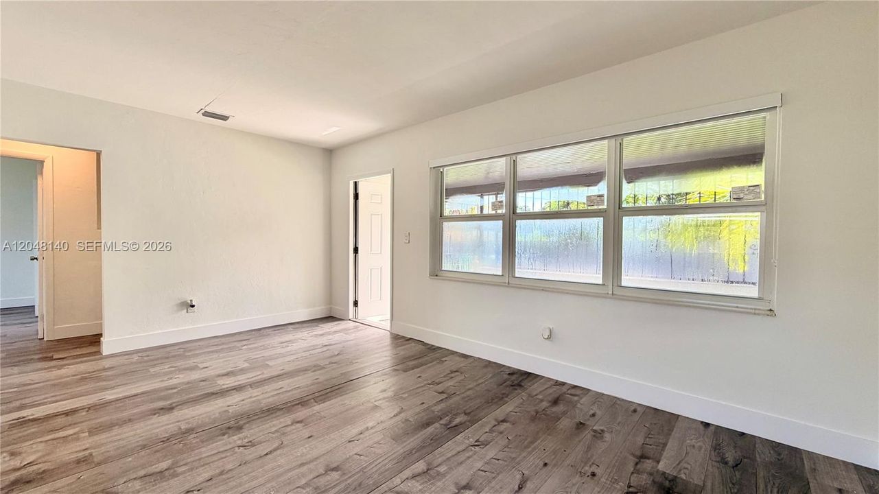 For Rent: $2,200 (2 beds, 1 baths, 794 Square Feet)